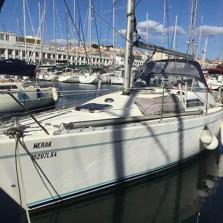 Merak Botel