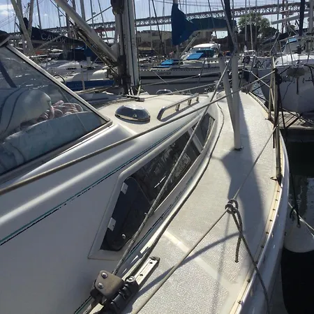 Merak Botel Lisbon