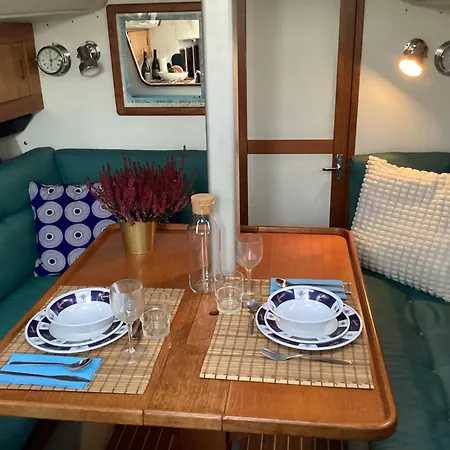 Bateau-hôtel Merak